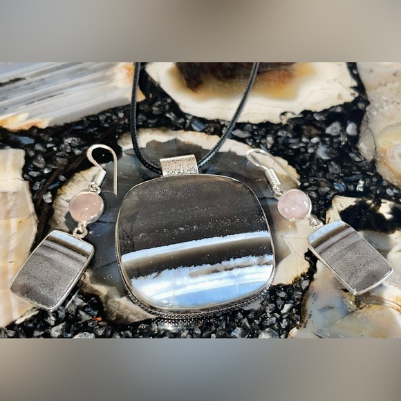 Blue Oweyhee Opal & Rose Quartz Pendant & Earrings - Picture 4 of 10